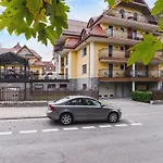 Neapol Sienkiewicza By Renters