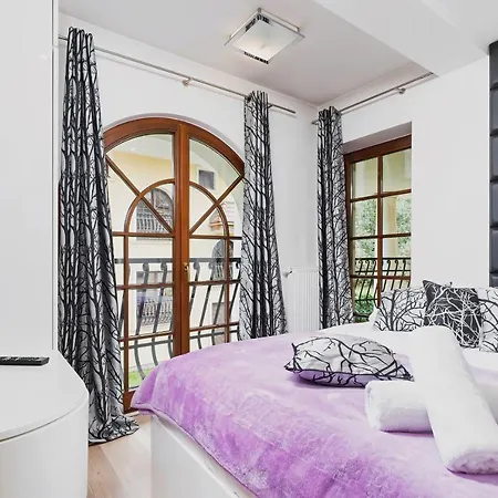 Neapol Sienkiewicza By Renters *